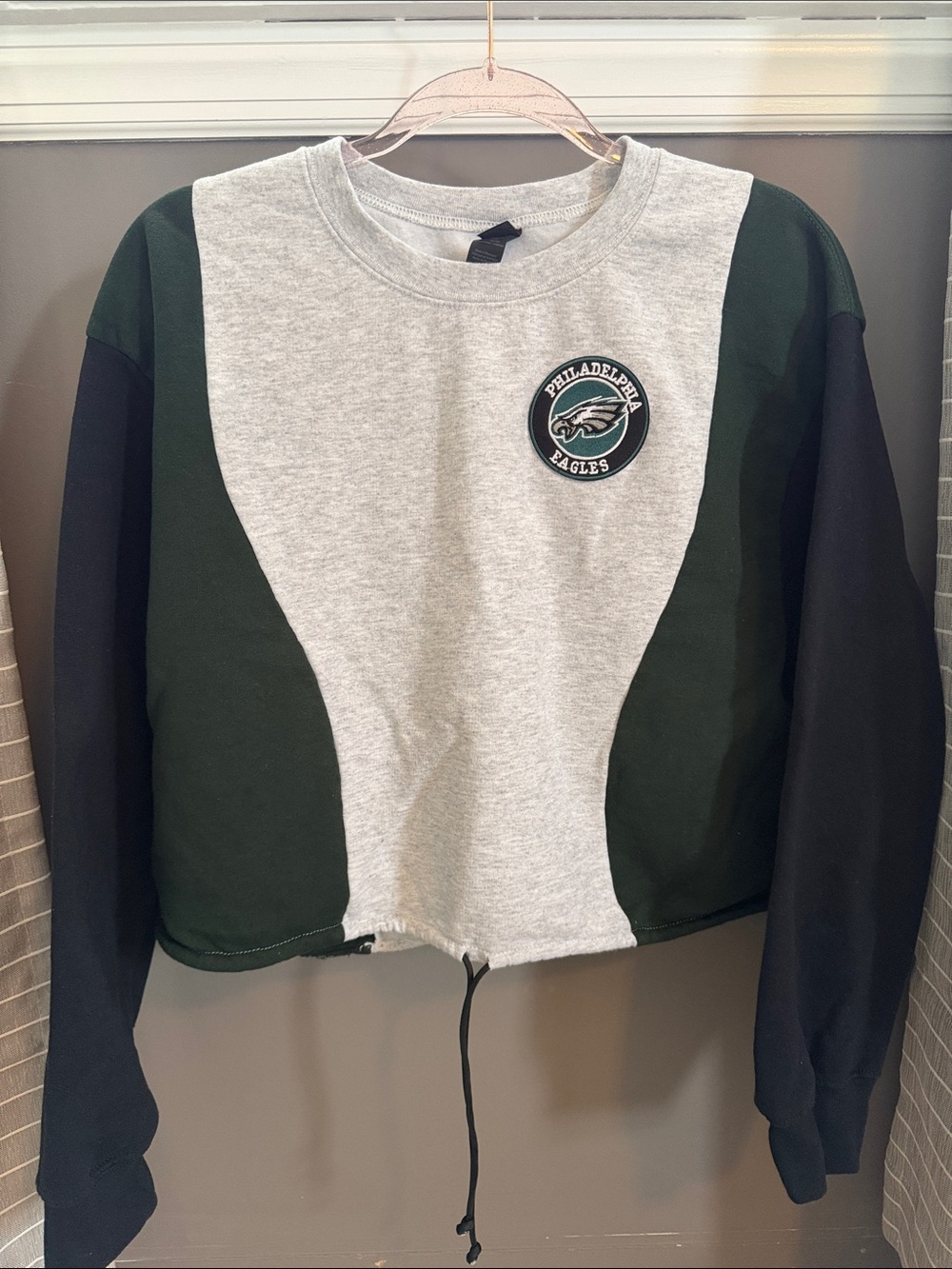 Philadelphia Eagles Colorblock Crop Sweatshirt - Gray, Green, Black